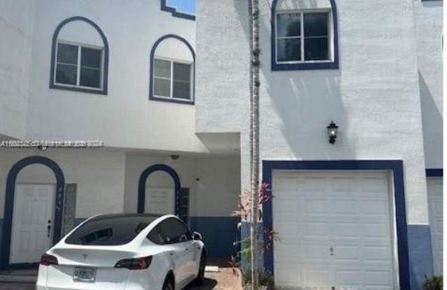 2945 SW 18th Ter photos photos