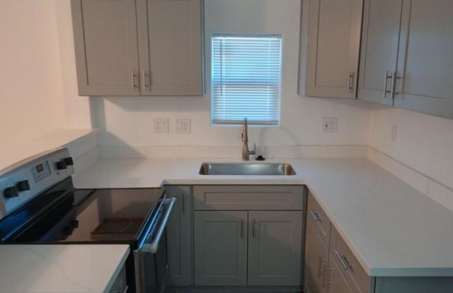 208 E 4th St photos photos