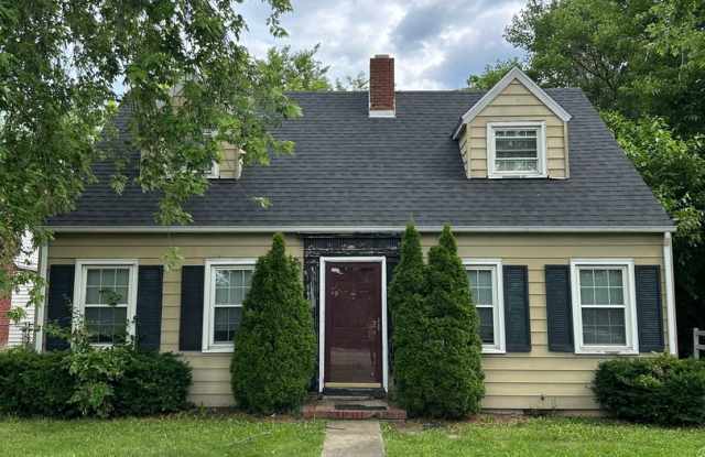 The Off-Campus Sweet Spot: 4 Beds, 2 Baths - Available August 1st! photos photos