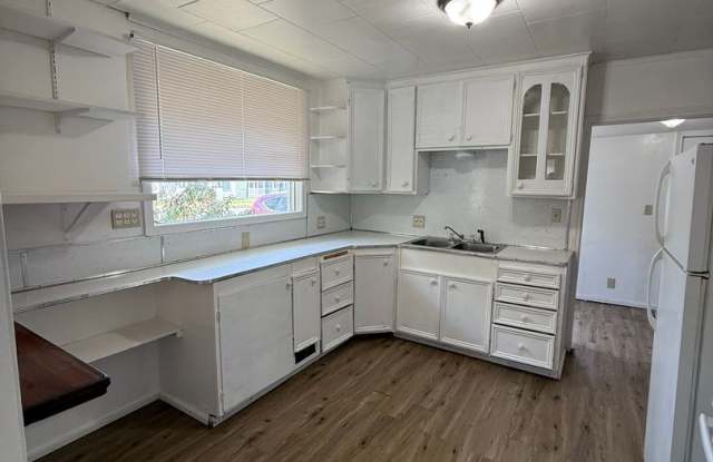 724 W 3rd Street photos photos