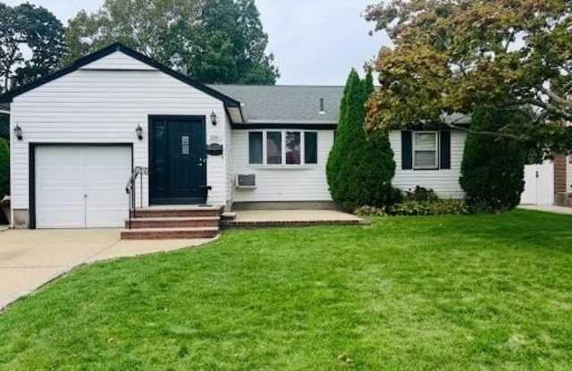 694 Blackstone Avenue photos photos