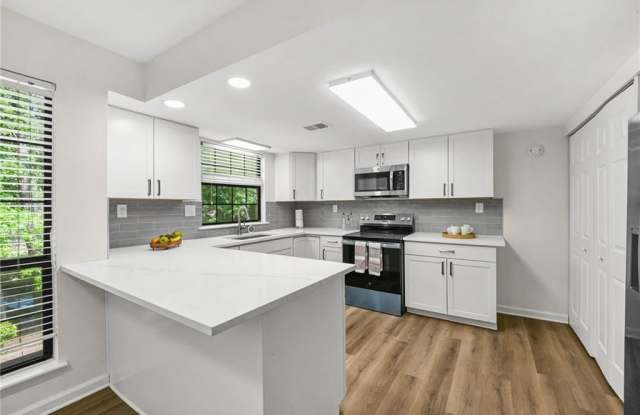 3038 Steeplechase Gallery 4