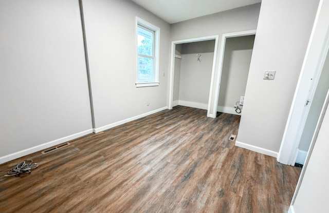 Spacious 4 Bedroom Apartment in La Crosse with Central Air & In-Unit Laundry Gallery 3