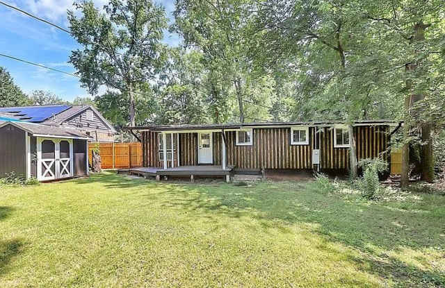 Room in 3 Bedroom Home at Milford Rd photos photos