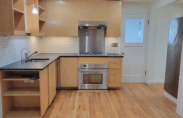 Updated 3-Bedroom Home with Spacious Yard in Broadview/Bitter Lake Gallery 1