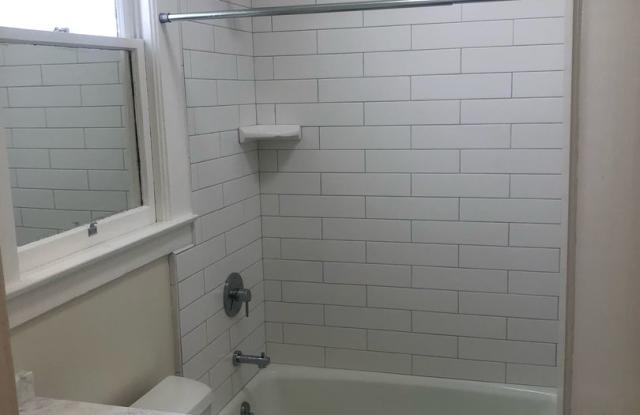 Sweet Studio. Alamo Square. Dishwasher. Microwave. Hardwood. Granite. Stainless. Laundry. Gallery 3