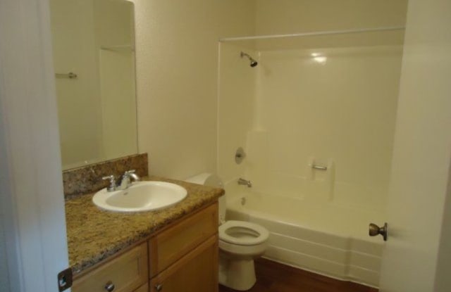 Emerald Avenue photos photos