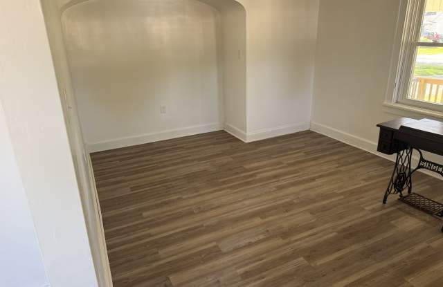20 Erskine Avenue - 2 Gallery 3