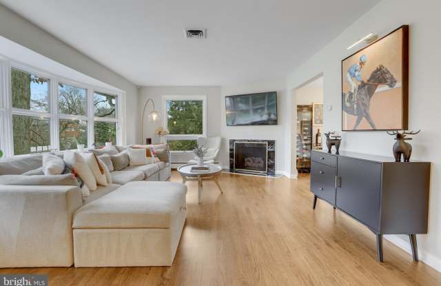3710 LORCOM Lane Gallery 4