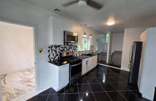 300 A Lakeside Road Gallery 3