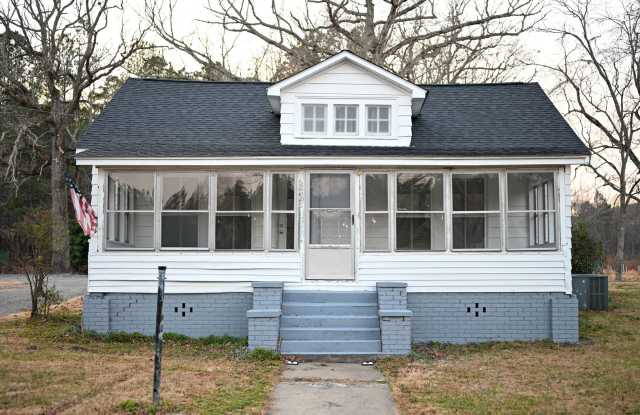 Charming 2BR / 2BA Home with Front Porch & Large Private Yard photos photos