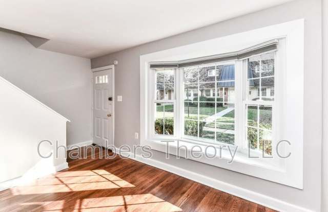 445 Hampton Ct Gallery 2