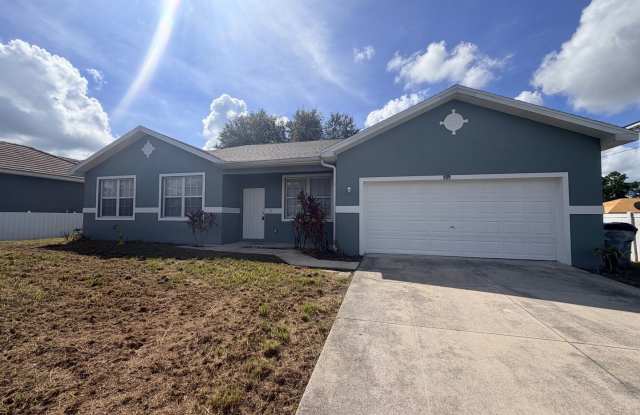 Beautifully Refreshed 4-Bedroom Home with Screened-In Lanai! Gallery 1