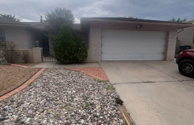 3 Bedroom, 2 Bathroom Home! Schedule a Showing! Gallery 1
