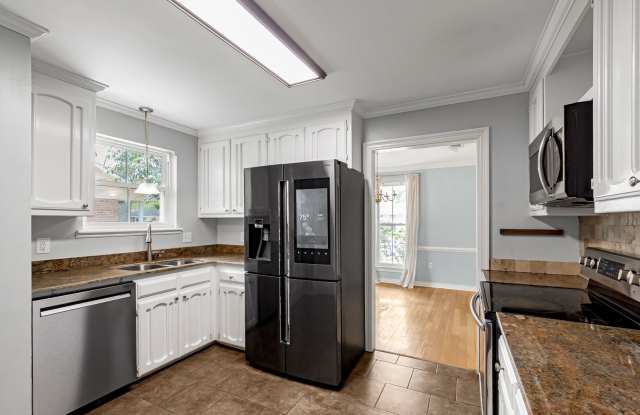 3 Bedroom House located of Perkins Near Highland Rd. | Fenced Yard Gallery 3