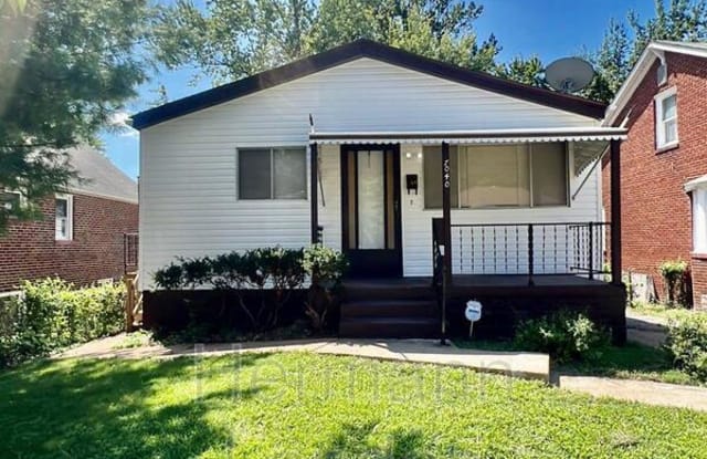 7040 Julian Ave - 7040 Julian Avenue, University City, MO 63130