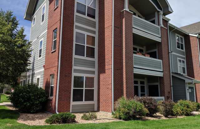 Beautiful Ground Floor Condo, Steps From Light Rail - Close to Fitzsimmons/DIA Gallery 1