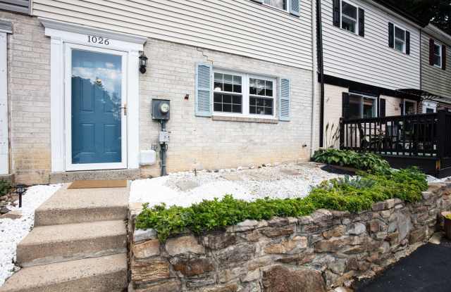 AVAILABLE FOR SHOWING 3BR/1.5BA Gallery 1