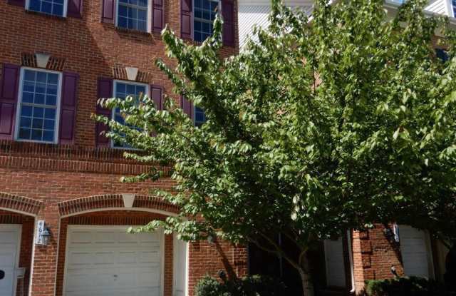 4614 HUMMINGBIRD WAY - 4614 Hummingbird Way, Fair Lakes, VA 22033