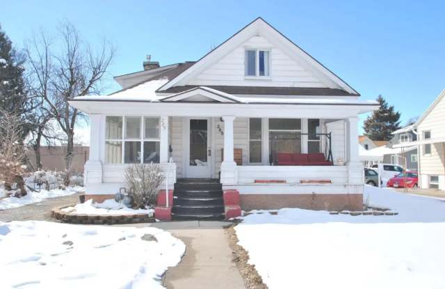 Charming 4 bedroom house. Available in July ! pet friendly! photos photos