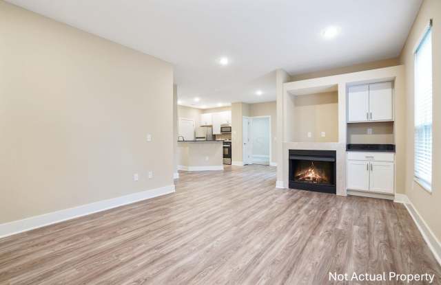 5044 Stratford Pine Lane Gallery 2