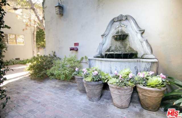 1219 SUNSET PLAZA Drive Gallery 2