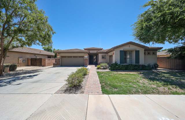 Welcome to this stunning 3-bedroom, 2-bathroom home located in the vibrant city of Chandler, AZ Gallery 4