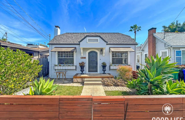 Beautiful 3BD/2.5BA W/ A/C and In-Unit Laundry in Mission Hills! - 4067 Lark Street, San Diego, CA 92103