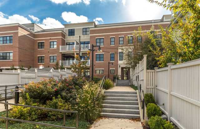 Charming 2 Bedroom Gallery 4