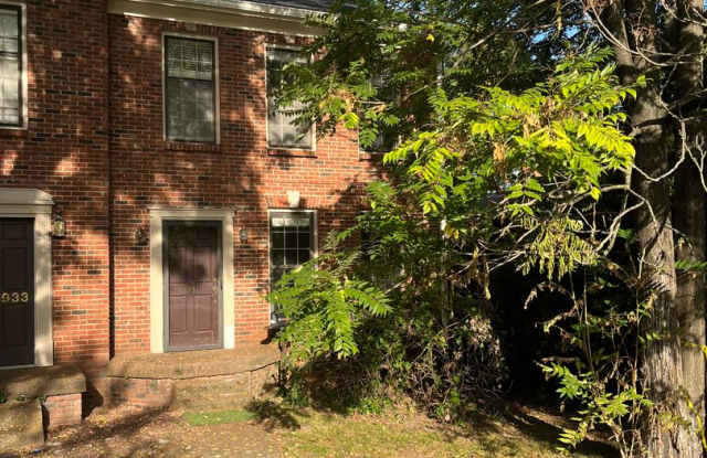 2 Bed/ 1.5 Bath Townhome walking distance to Belmont, Minutes to Vandy photos photos