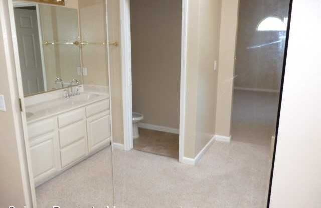 2217 Fox Glen Dr Gallery 4