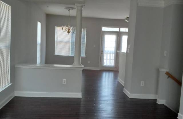 915 HAVENCREST STREET Gallery 2