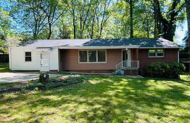 Fabulous 3 bedroom 2 bathroom Ranch home in Lawndale Homes area in NW Greensboro. Huge yard. photos photos