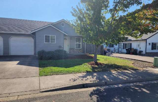 Newly updated 3-bedroom, 2-bathroom duplex with a garage! Gallery 3
