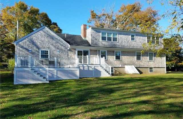 1312 Wapping Road - 1312 Wapping Road, Newport County, RI 02842