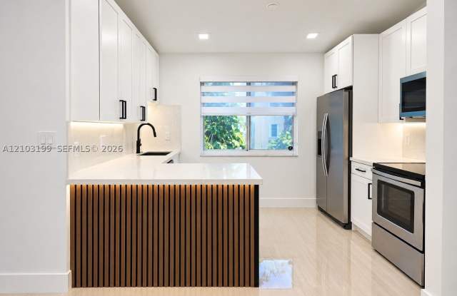 8039 Lake Dr Gallery 1