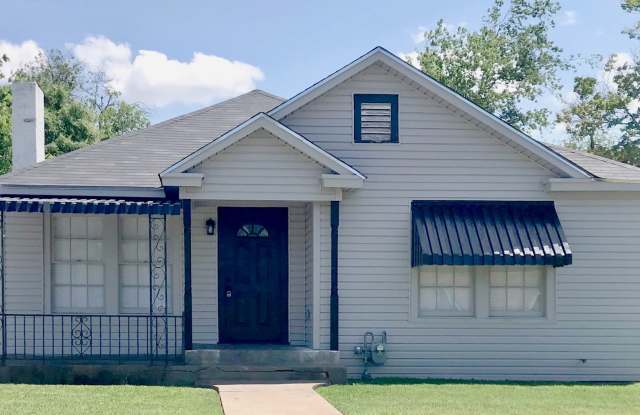 Updated and ready for move in immediately! - 1504 Maple Avenue, Waco, TX 76707