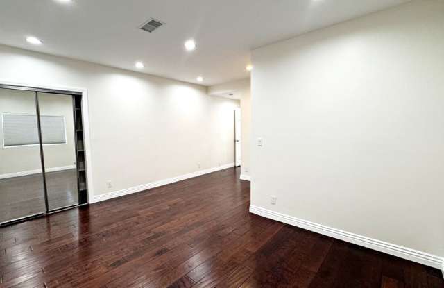 6433 Oakdale Avenue Gallery 2