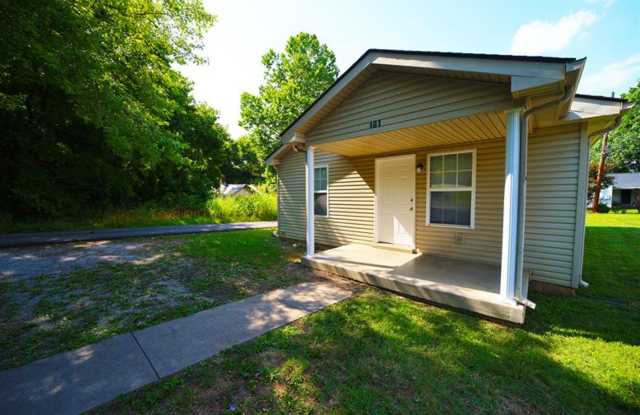 Cozy 2-Bedroom in the Heart of Clarksville photos photos