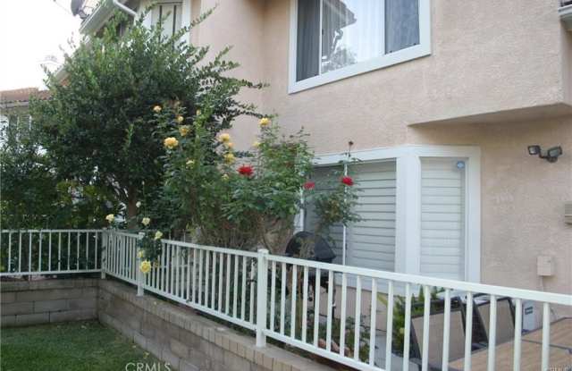 27406 Hyatt Court Gallery 3