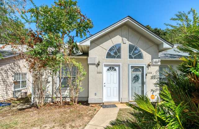 3 BR/2 BA duplex is located off Mahan in Chateau Lafayette. Gallery 1