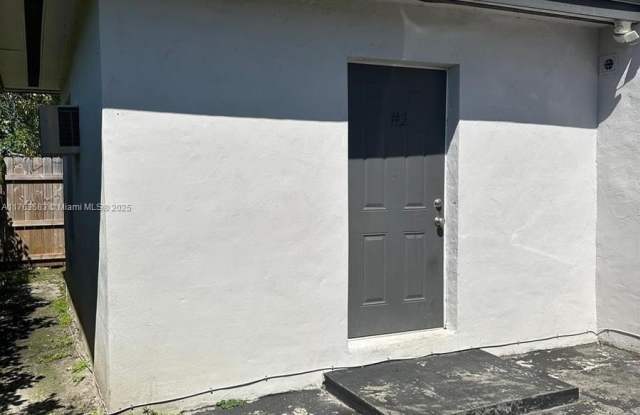 10011 SW 43rd St - 10011 Southwest 43rd Street, Olympia Heights, FL 33165