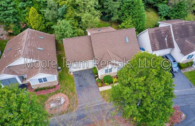 3/2.5 Villa in Duncraggen - Private Outdoor Living Spaces Gallery 3