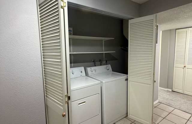 Golf Course Views! 2 bed, 2 ba with Balcony! Gallery 4