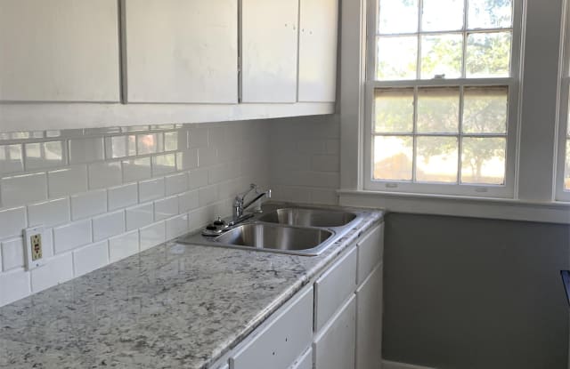 409 North Whitworth Avenue - 1 photos photos