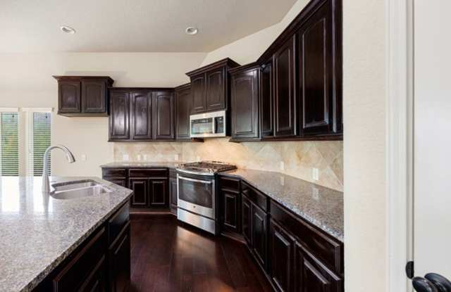 Spacious 4BR House in San Antonio Gallery 3