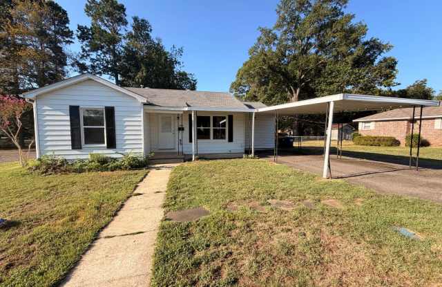 This two-bedroom, one-bath home in Russellville, AR photos photos