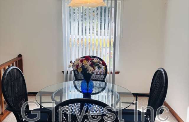 2795 Foxhall Lane N Gallery 4