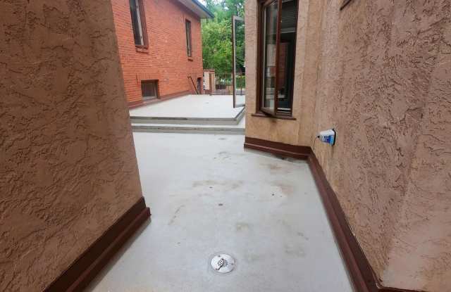 2-Story in Desireable Heritage Manor Condominiums Gallery 3