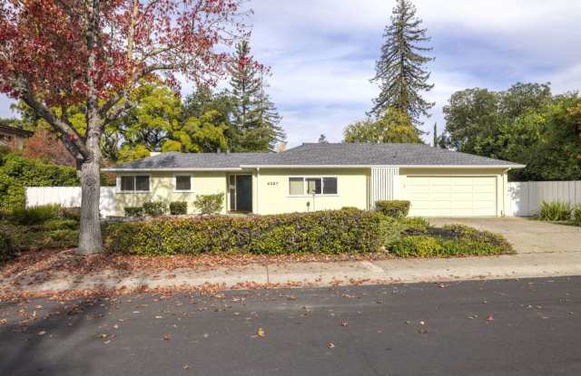 Spacious 3 Bed, 3 Bath Home in Excellent Location- Flexible Lease - 4287 Pomona Avenue, Palo Alto, CA 94306